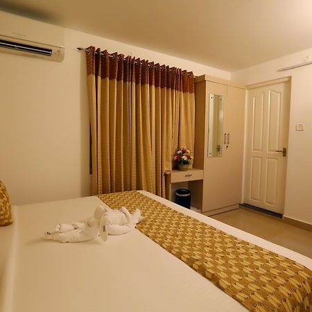 Hotel Swarna Residency Kochi Екстер'єр фото
