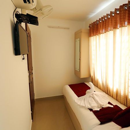 Hotel Swarna Residency Kochi Екстер'єр фото