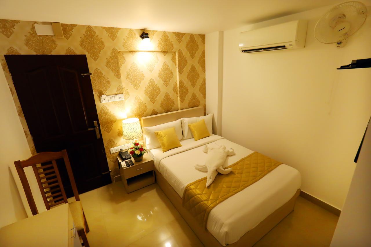 Hotel Swarna Residency Kochi Екстер'єр фото
