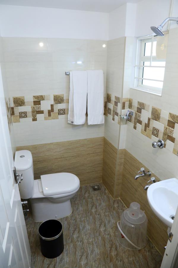 Hotel Swarna Residency Kochi Екстер'єр фото