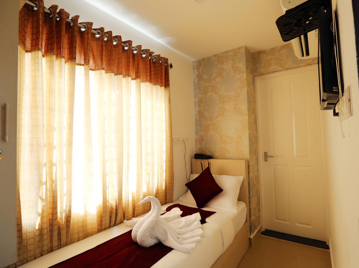 Hotel Swarna Residency Kochi Екстер'єр фото