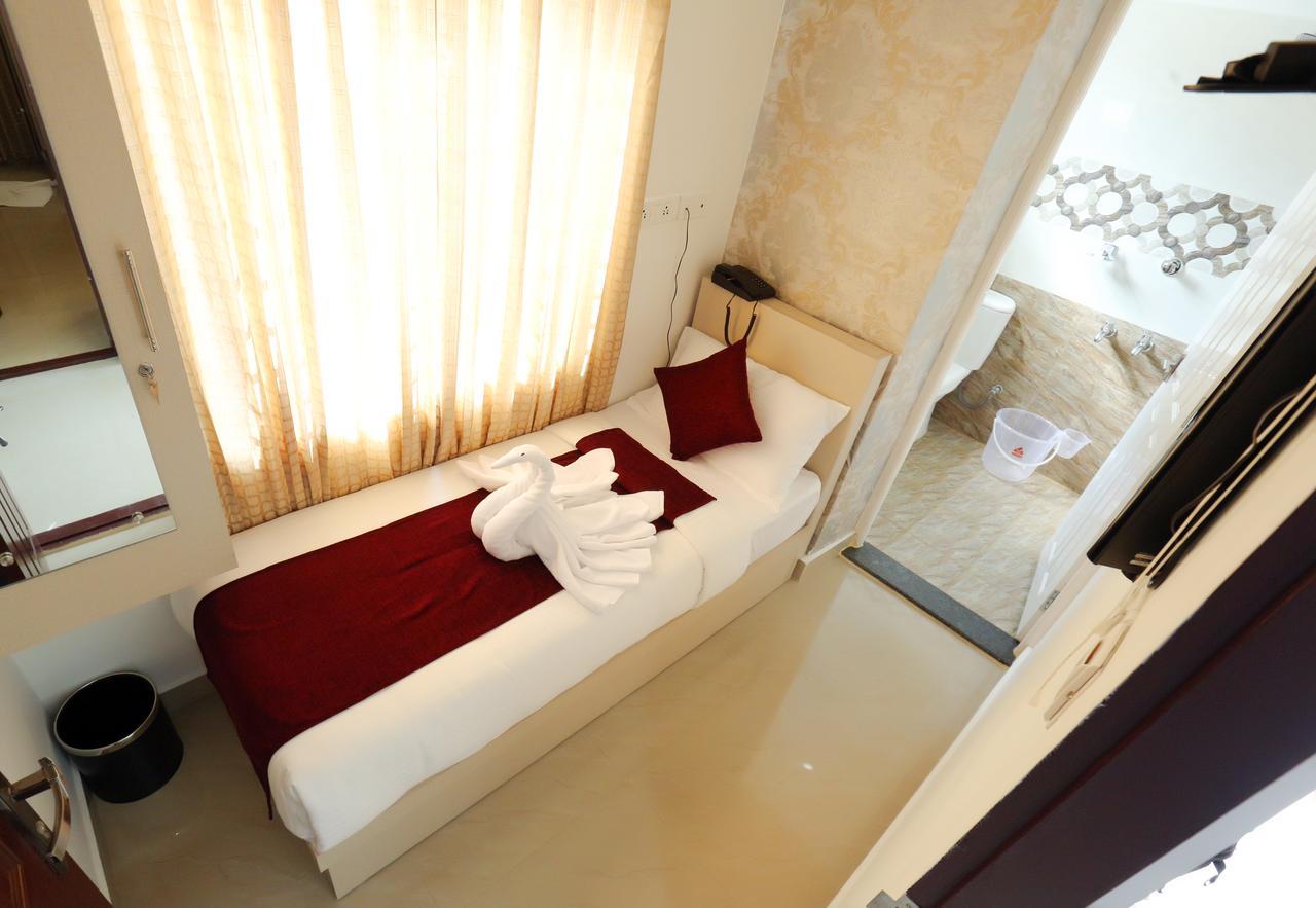 Hotel Swarna Residency Kochi Екстер'єр фото
