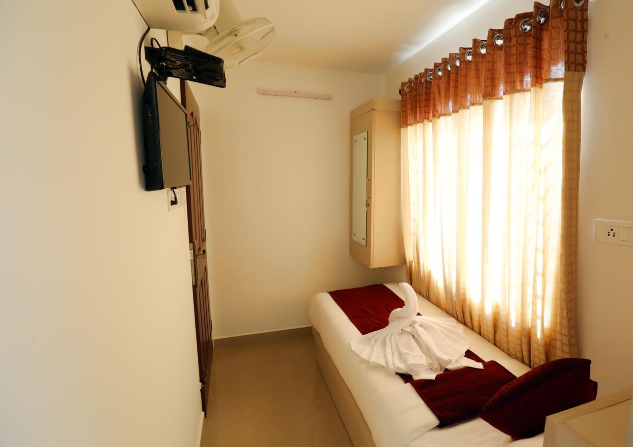 Hotel Swarna Residency Kochi Екстер'єр фото