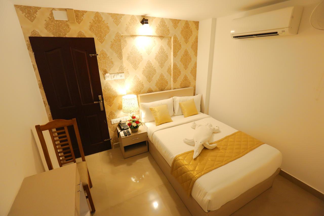 Hotel Swarna Residency Kochi Екстер'єр фото