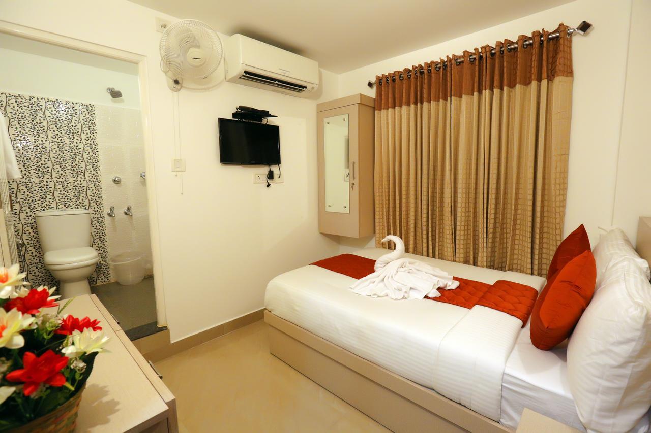 Hotel Swarna Residency Kochi Екстер'єр фото